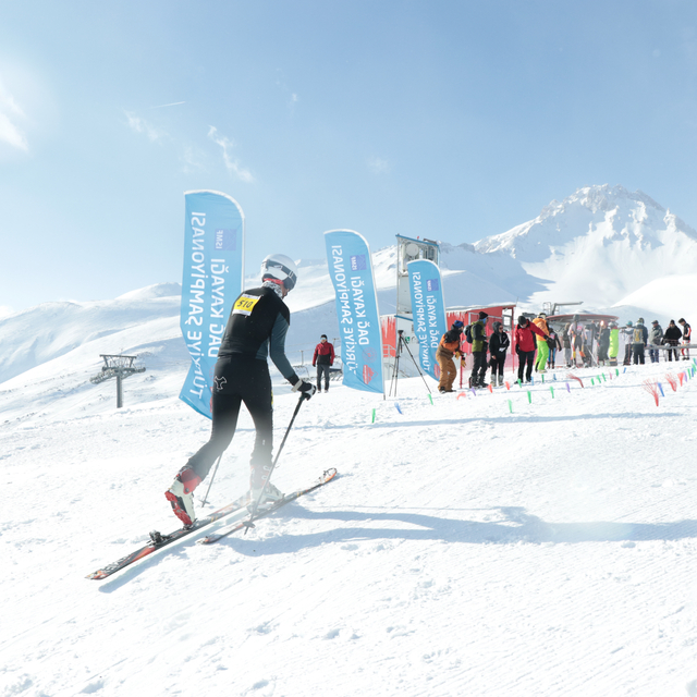 Dağ Kayağı Türkiye Şampiyonası'nın birinci ayağı Erciyes'te başladı
