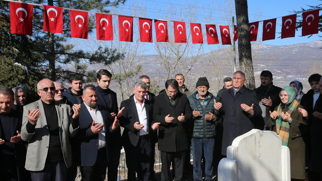 Şampiyon güreşçi Hüseyin Akbaş, vefatının 36. yılında Tokat'taki kabri başında anıldı