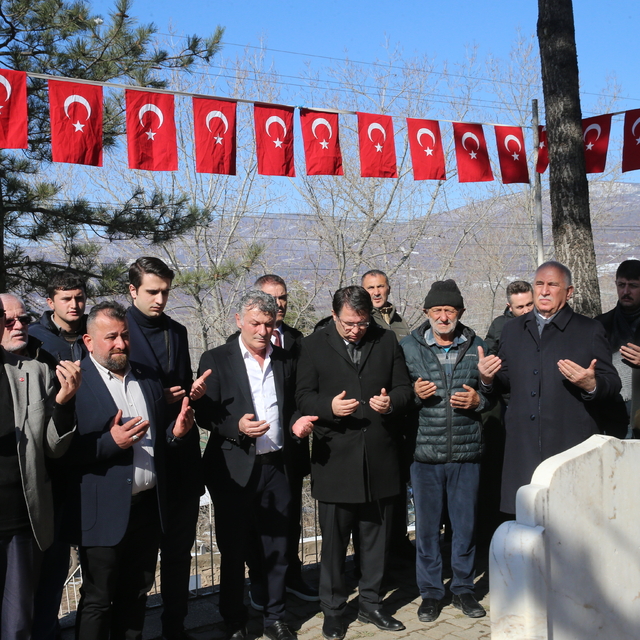 Şampiyon güreşçi Hüseyin Akbaş, vefatının 36. yılında Tokat'taki kabri başı...
