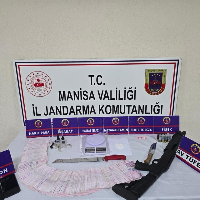 Alaşehir'de uyuşturucu ticareti yaptıkları iddiasıyla 5 şüpheli yakalandı