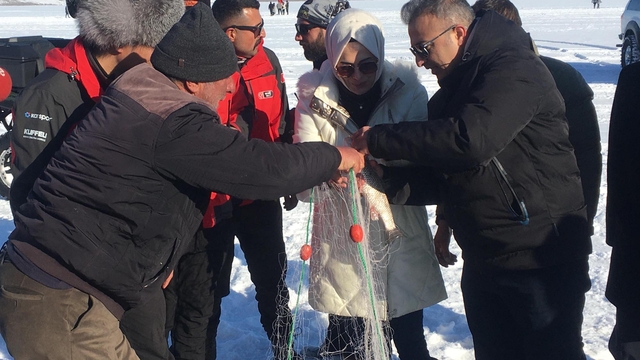 Çıldır Gölü'ndeki festivalden renkli görüntüler