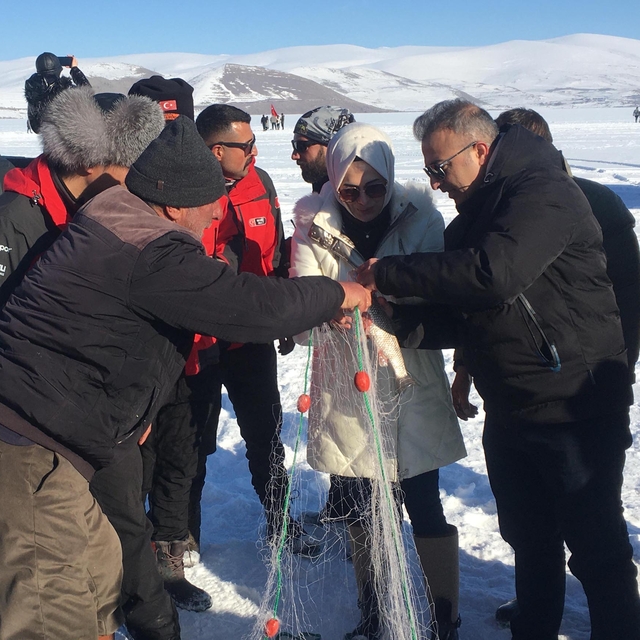 Çıldır Gölü'ndeki festivalden renkli görüntüler