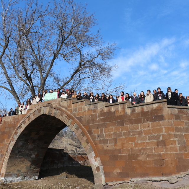 Şehit ve gazi çocukları Bitlis'in tarihi mekanlarını gezdi