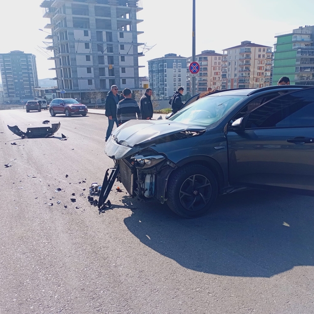 Edirne'de ciplerin çarpıştığı kazada 3 kişi yaralandı