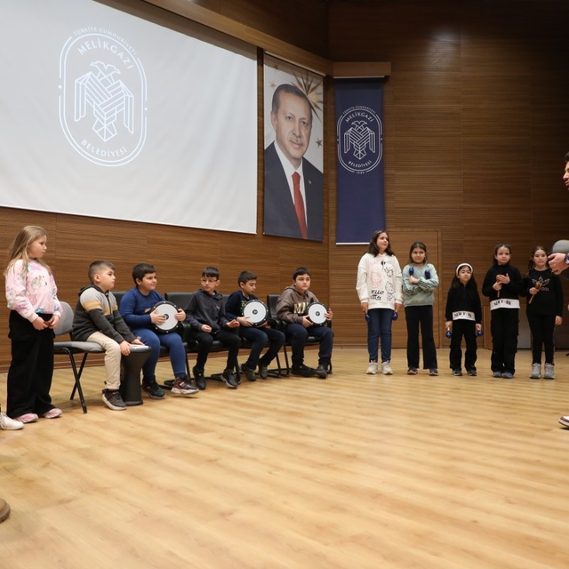 Melikgazi Belediyesinin çocuk korosunda geleceğin ses sanatçıları yetişiyor