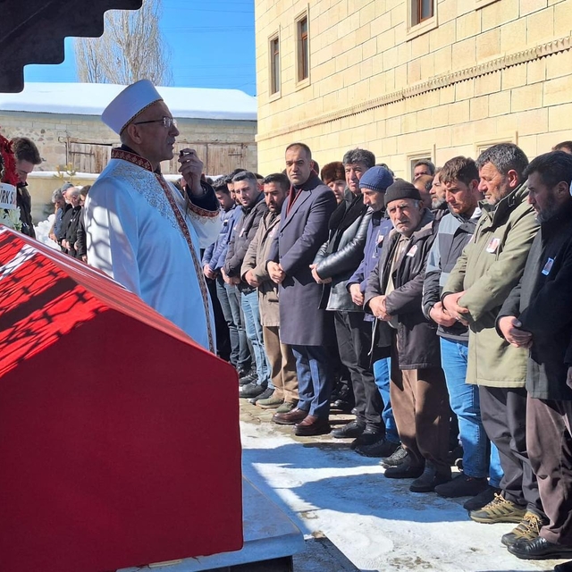 Bingöl'de otobüs kazasında hayatını kaybeden sözleşmeli erin cenazesi Erzur...