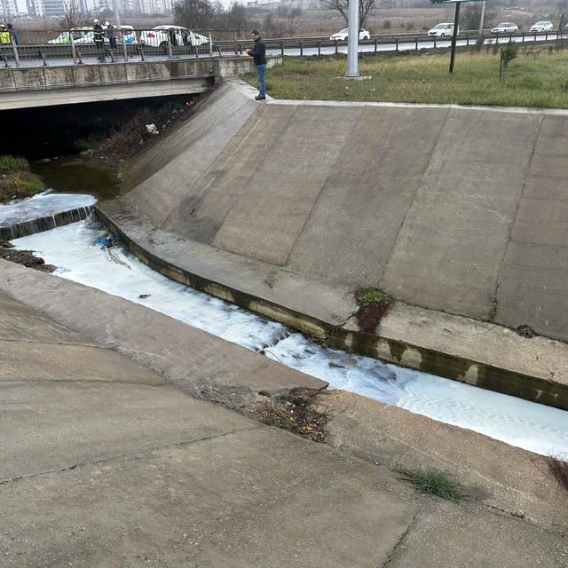 Tekirdağ'da Kavak Deresi'nin rengi değişti