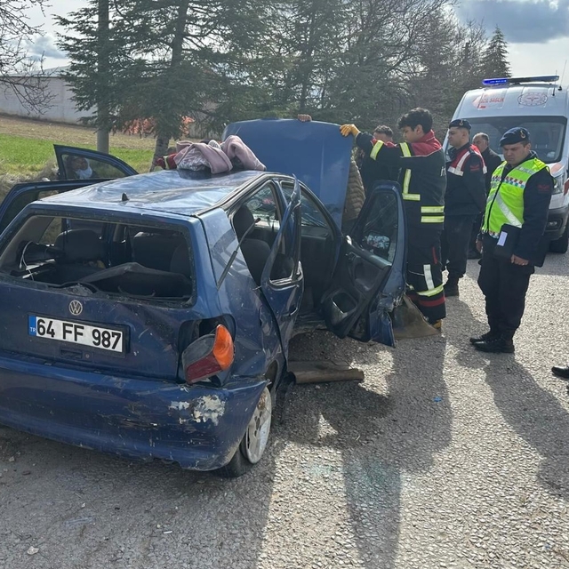 Uşak'ta meydana gelen trafik kazasında 5 kişi yaralandı