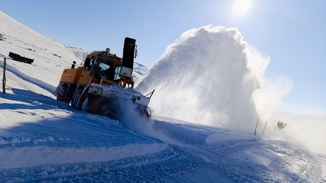 Elazığ'da, 94 köy yolu kardan kapandı (2)
