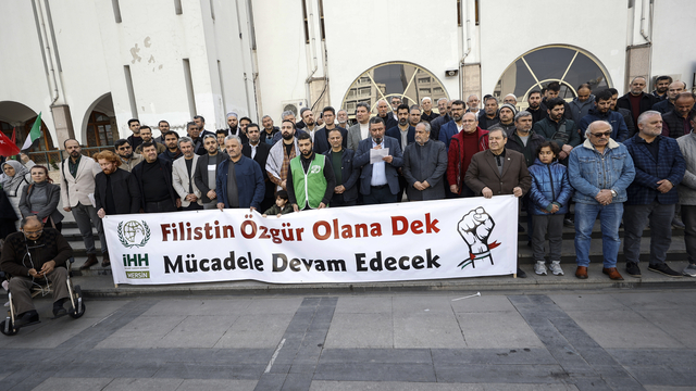 Mersin'de STK'ler ve vatandaşlar ABD Başkanı Trump'ın Gazze planına tepki gösterdi