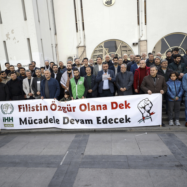 Mersin'de STK'ler ve vatandaşlar ABD Başkanı Trump'ın Gazze planına tepki g...