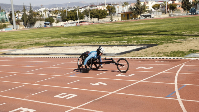 "Para Atletizm Olimpik Deneme Yarışları" başladı
