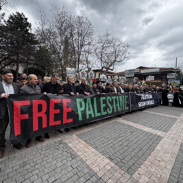 Bursa'da Trump'ın Filistinlileri zorla yerinden etme planı protesto edildi