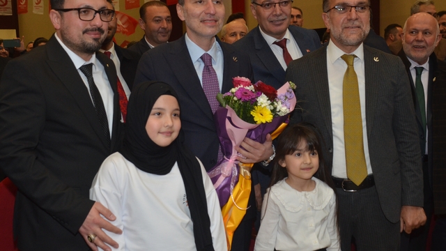 Yeniden Refah Partisi Genel Başkanı Erbakan, partisinin Karaman il kongresine katıldı