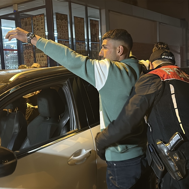 Adana'da 1540 polisle huzur ve güven uygulaması; aranan 63 kişi yakalandı