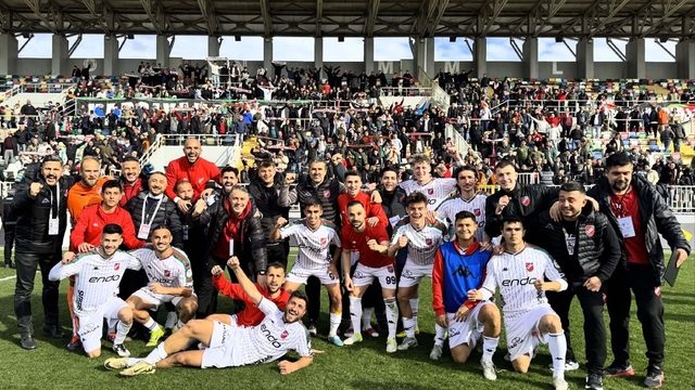 Karşıyaka zirve yarışını bırakmıyor