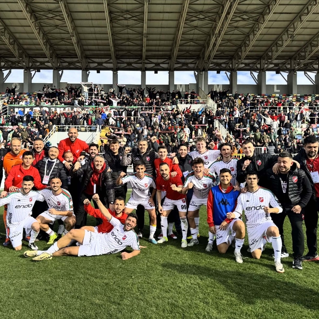 Karşıyaka zirve yarışını bırakmıyor