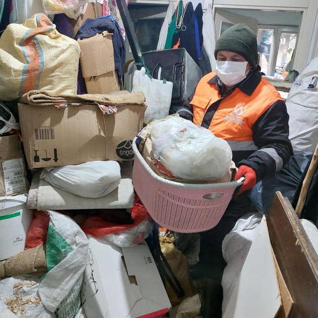 Ordu'da evden 10 kamyonet çöp çıktı