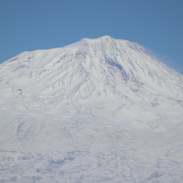 Ağrı Dağı yeniden beyaza büründü