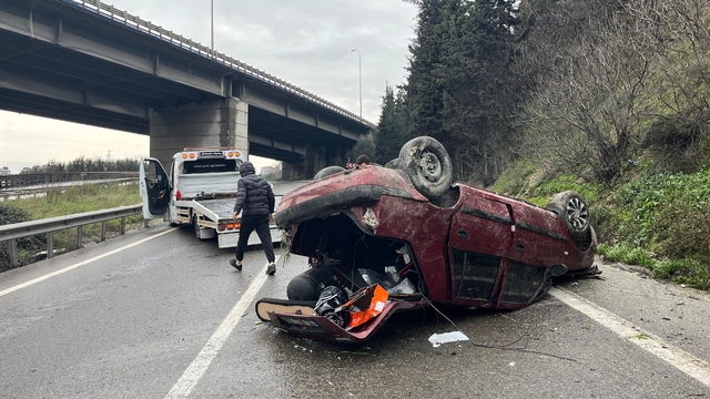 Takla atan otomobilin sürücüsü yaralandı