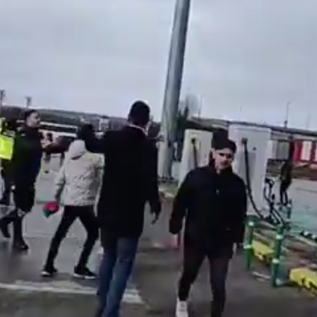 Fenerbahçe ile Amedspor taraftarları, karşılaştıkları dinlenme tesisinde ka...