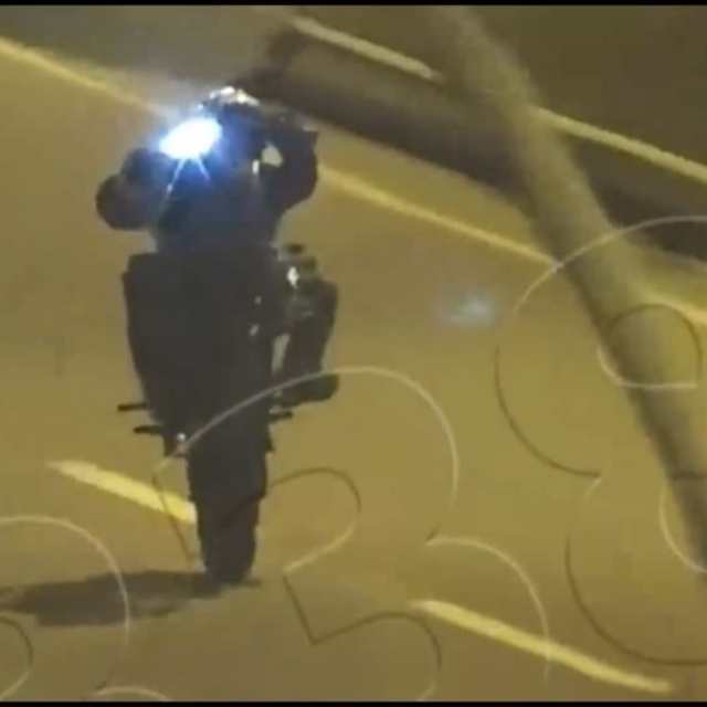 Motosikletle akrobatik hareketler yaptı; aday sürücü belgesi daimi olarak i...