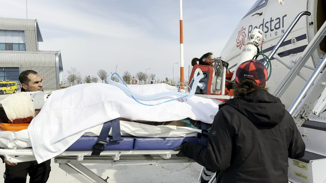 Ambulans uçak, 22 yaşındaki Samet için havalandı