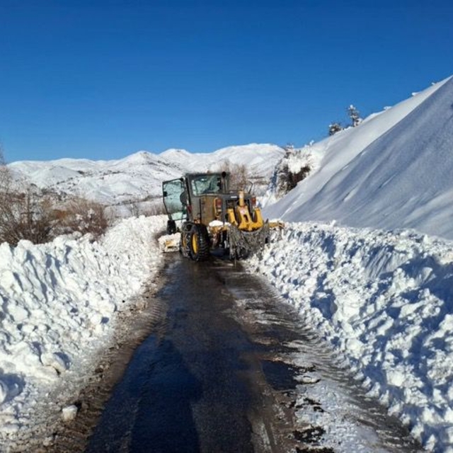 Elazığ'da, 4 köy yolu kardan kapandı