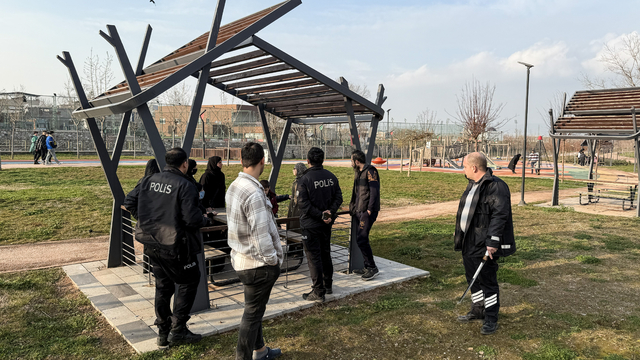 Bursa'da kavgaya müdahale eden güvenlik görevlisi döner bıçağıyla yaralandı