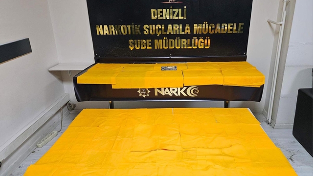 Denizli'de, kağıtlara emdirilmiş bonzai ele geçirildi