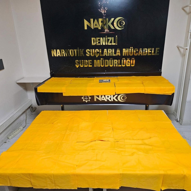 Denizli'de, kağıtlara emdirilmiş bonzai ele geçirildi