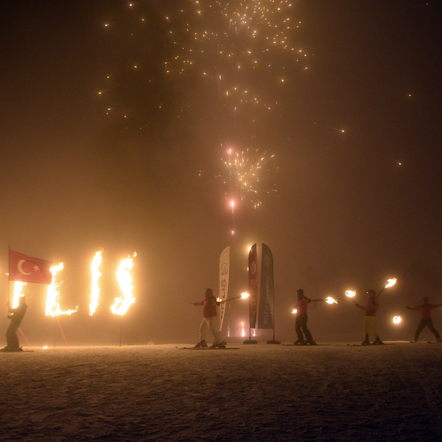 Bitlis'te 'Meşaleli Kayak ve Müzik Festivali' başladı (2)