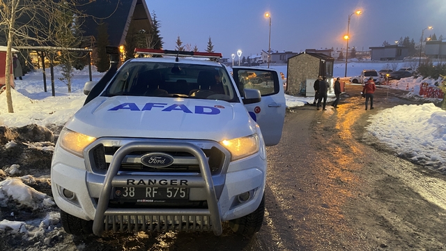 Kayseri'de dağda mahsur kalan 4 kişiyi AFAD ekipleri kurtardı