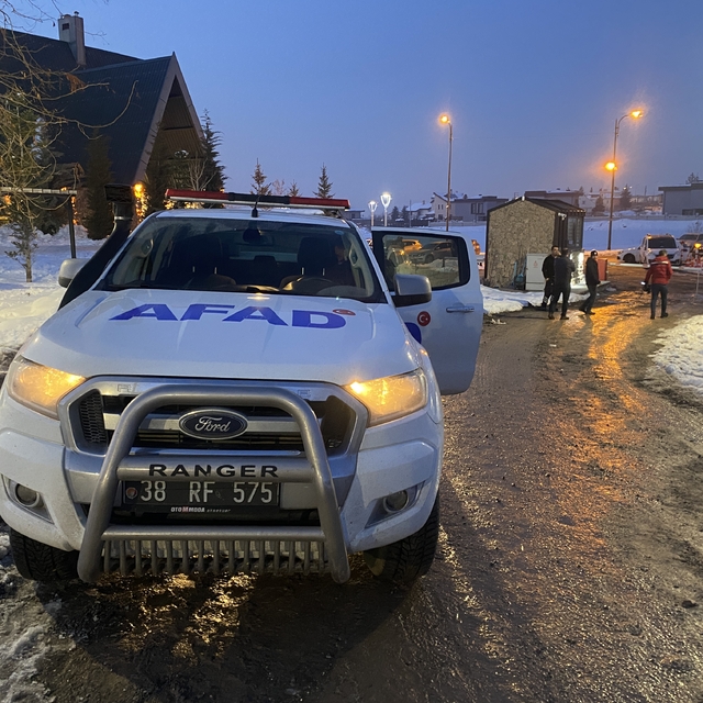 Kayseri'de dağda mahsur kalan 4 kişiyi AFAD ekipleri kurtardı