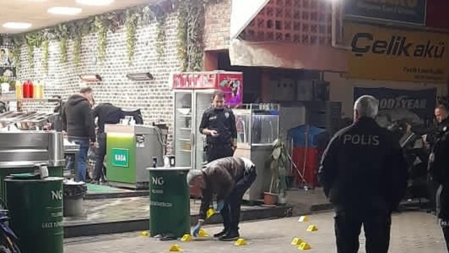 Adana'da dönercide silahlı saldırıya uğrayan kişi ağır yaralandı