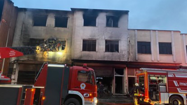 Samsun'da kauçuk fabrikasında çıkan yangın söndürüldü