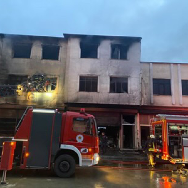 Samsun'da kauçuk fabrikasında çıkan yangın söndürüldü