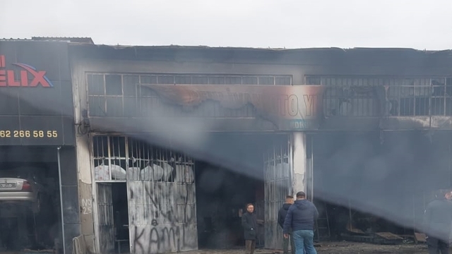 Samsun'da oto yıkama dükkanında çıkan yangın söndürüldü