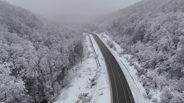 Karla kaplanan Yıldız Dağları havadan görüntülendi