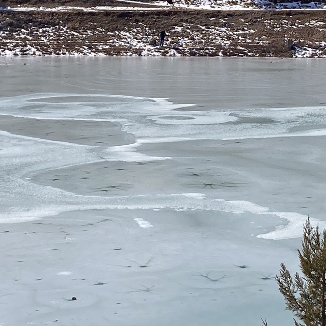 Mersin'de Tozlu Göleti'nin yüzeyi buz tuttu