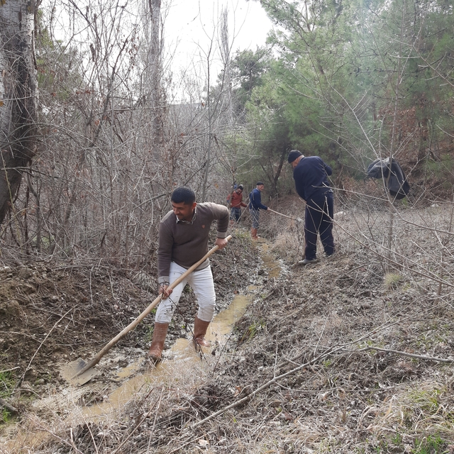 Çorum'da "imece usulü" temizlenen su kanalları yeni ekim sezonuna hazırlanı...