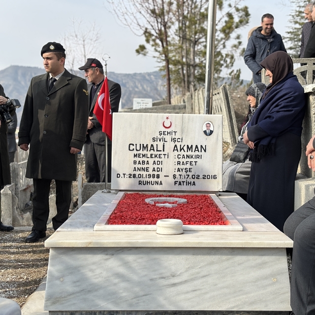 Ankara'daki terör saldırısında şehit olan Cumali Akman kabri başında anıldı