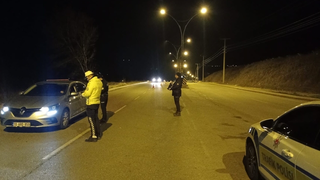 Balıkesir'de asayiş uygulamasında aranan 10 kişi yakalandı