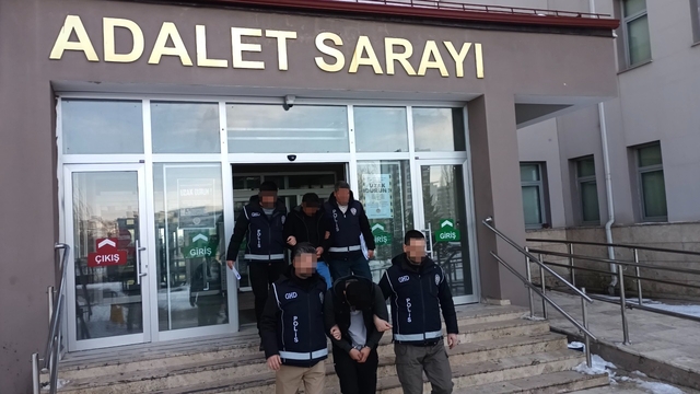 Sivas'ta 3 düzensiz göçmen yakalandı