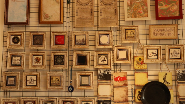 Merakı üzerine başladığı kaligrafi sanatında "usta" oldu