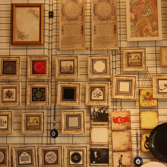 Merakı üzerine başladığı kaligrafi sanatında "usta" oldu