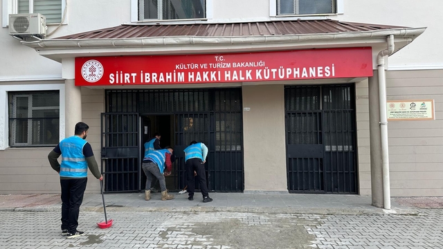 Siirt'te hükümlü ve yükümlüler kütüphanelerin bakım ve temizliğini yaptı