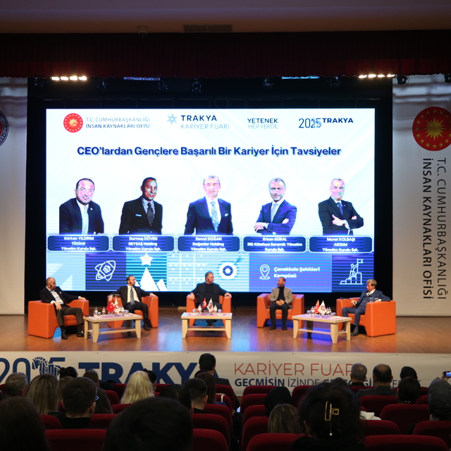 İş insanları, Trakya Kariyer Fuarı'nda öğrencilerle deneyimlerini paylaştı