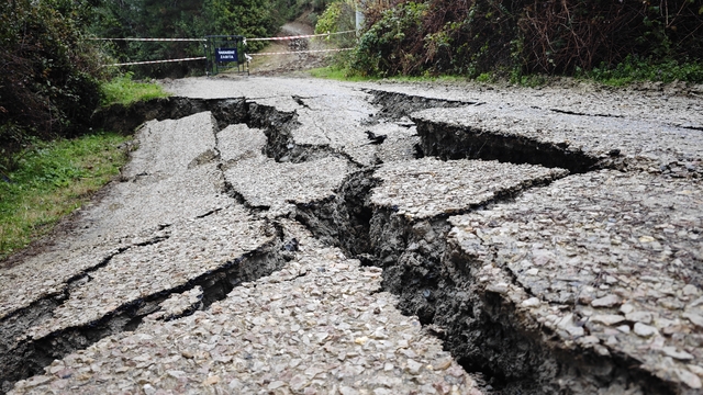 Samsun'da sağanak nedeniyle yol çöktü
