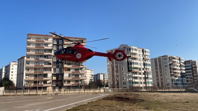 Diyarbakır'da ambulans helikopter kalp krizi geçiren kişi için havalandı